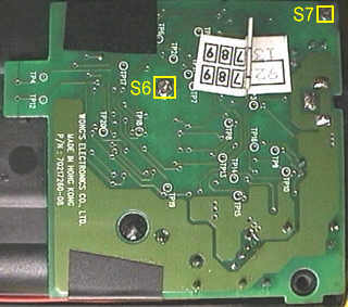How to disassemble an Apple Newton Messagepad 1x0 charging station, image 8 of 12. Copyright (c) 2002 Frank Gruendel